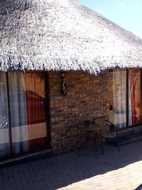 Pride Rock Accommodation Middelburg  Ngoại thất bức ảnh
