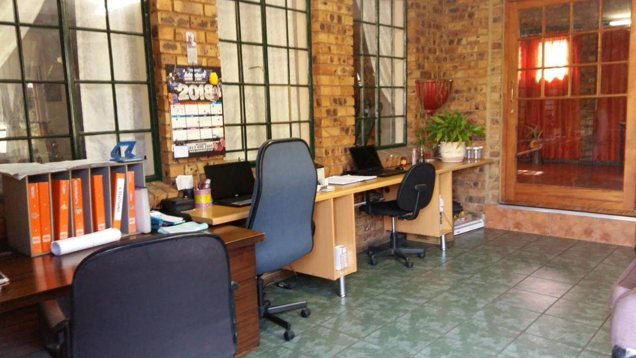 Pride Rock Accommodation Middelburg  Ngoại thất bức ảnh