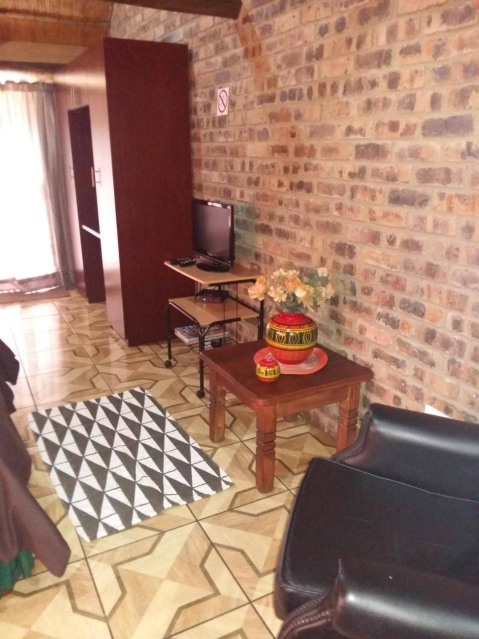 Pride Rock Accommodation Middelburg  Ngoại thất bức ảnh